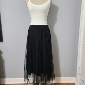 Pleaded Tool Black Midi Skirt‎ Medium